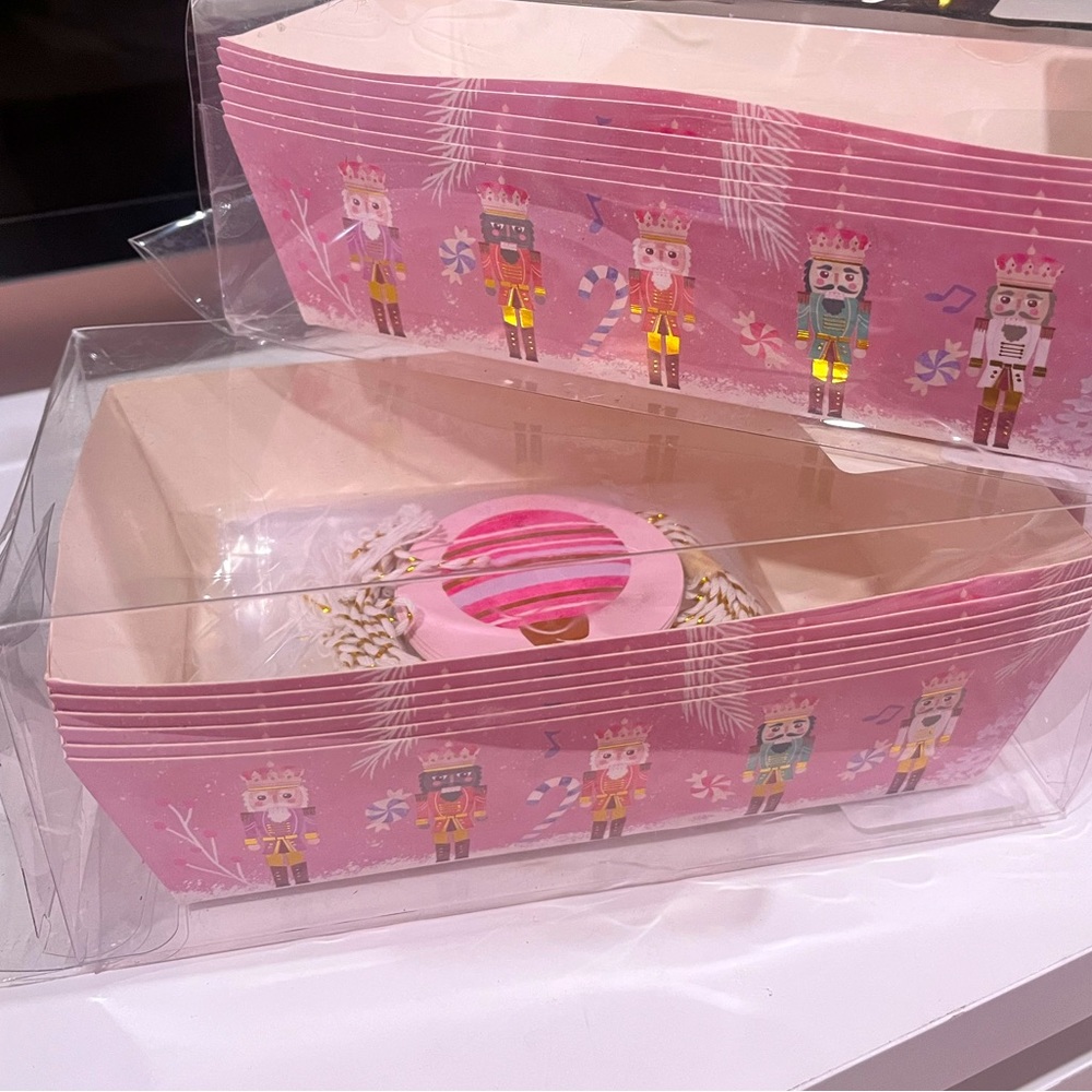 Christmas cake pans 🌸